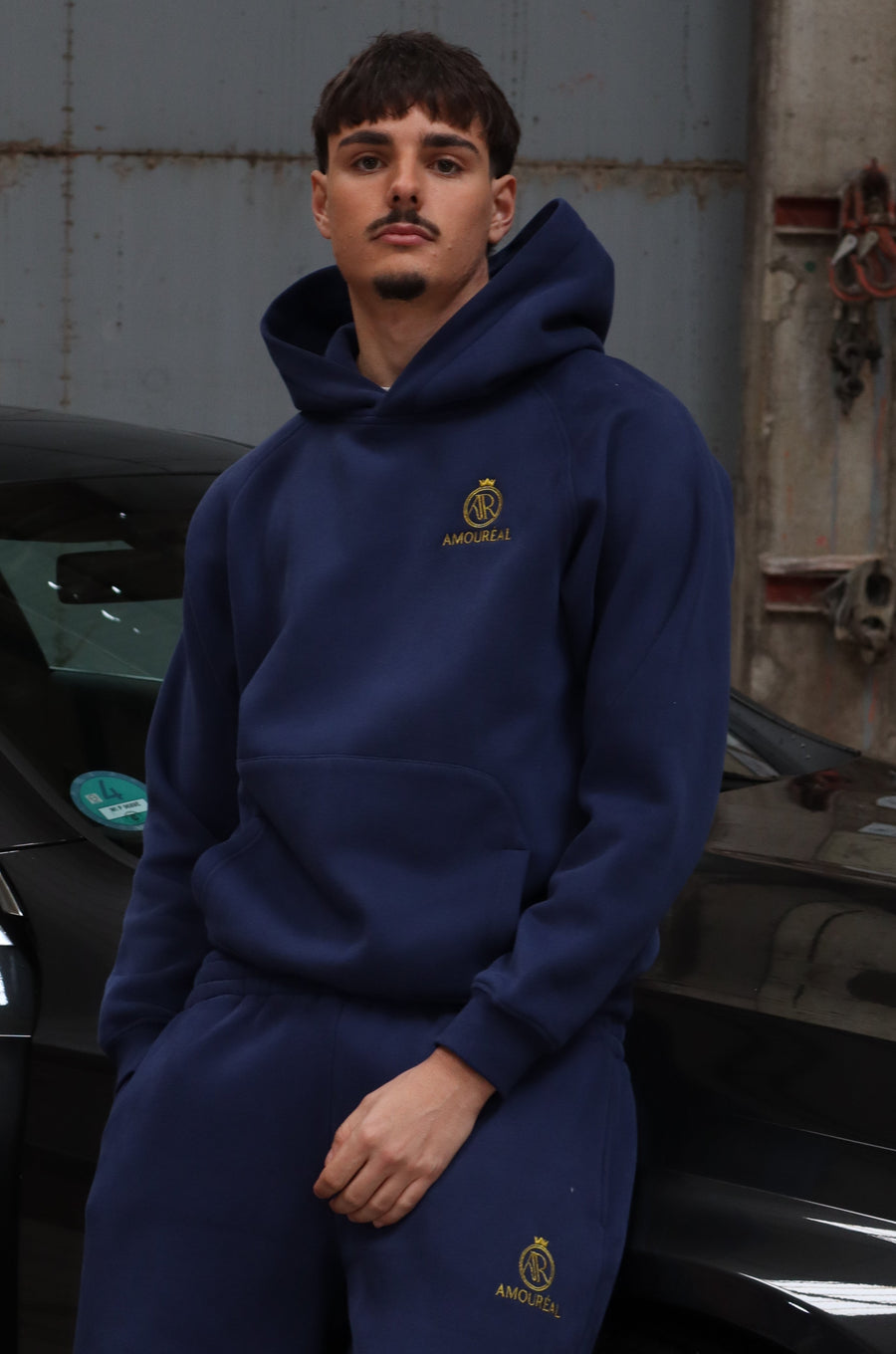 HOODIE MIDNIGHT BLUE am Model