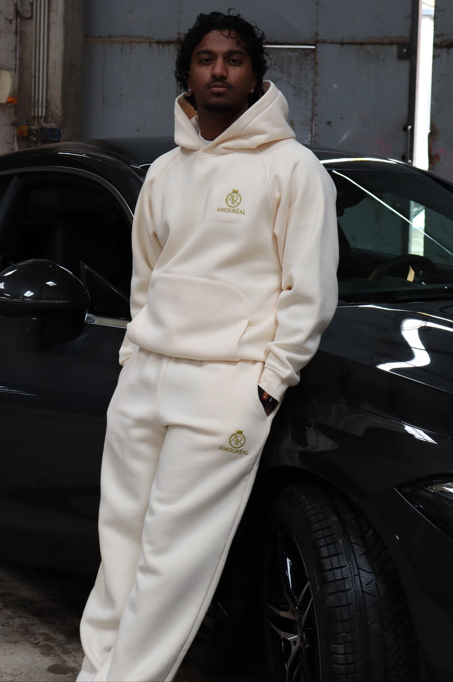HOODIE HONEY BEIGE am Model