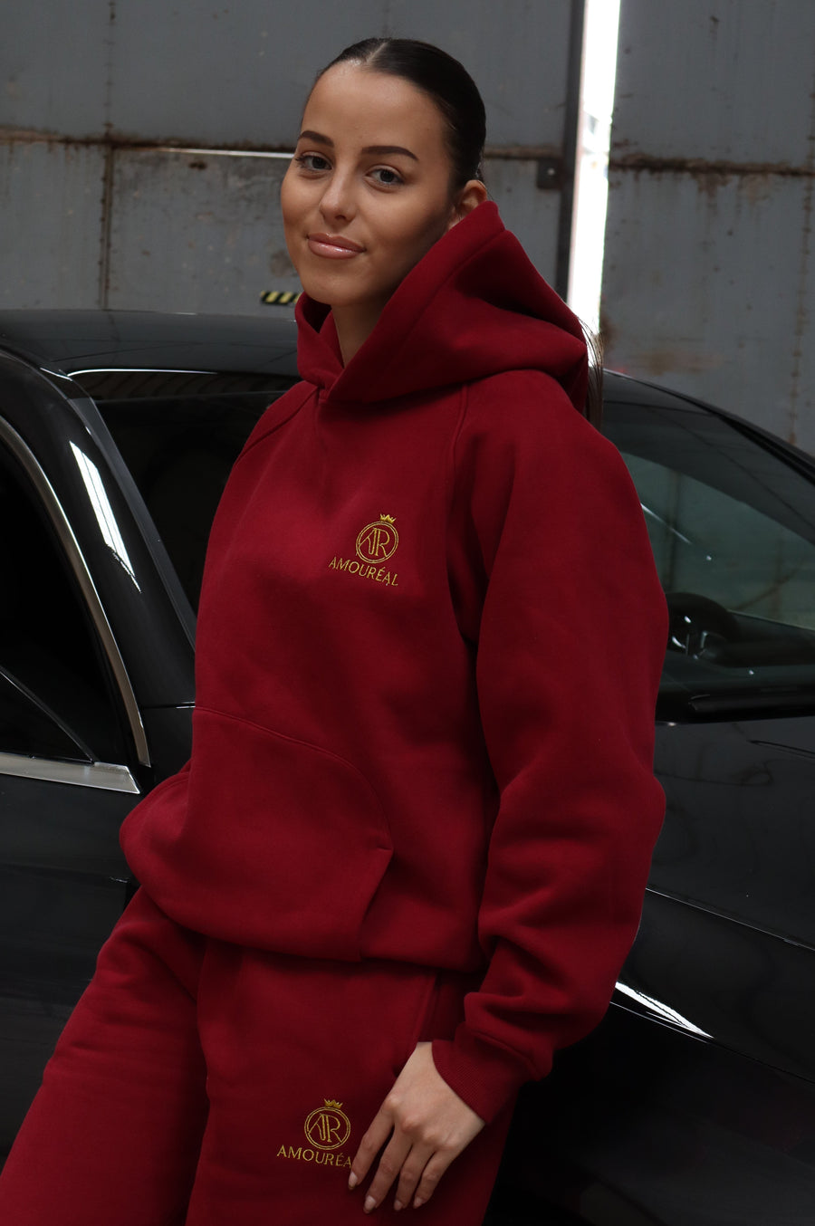 HOODIE WINE RED am Model