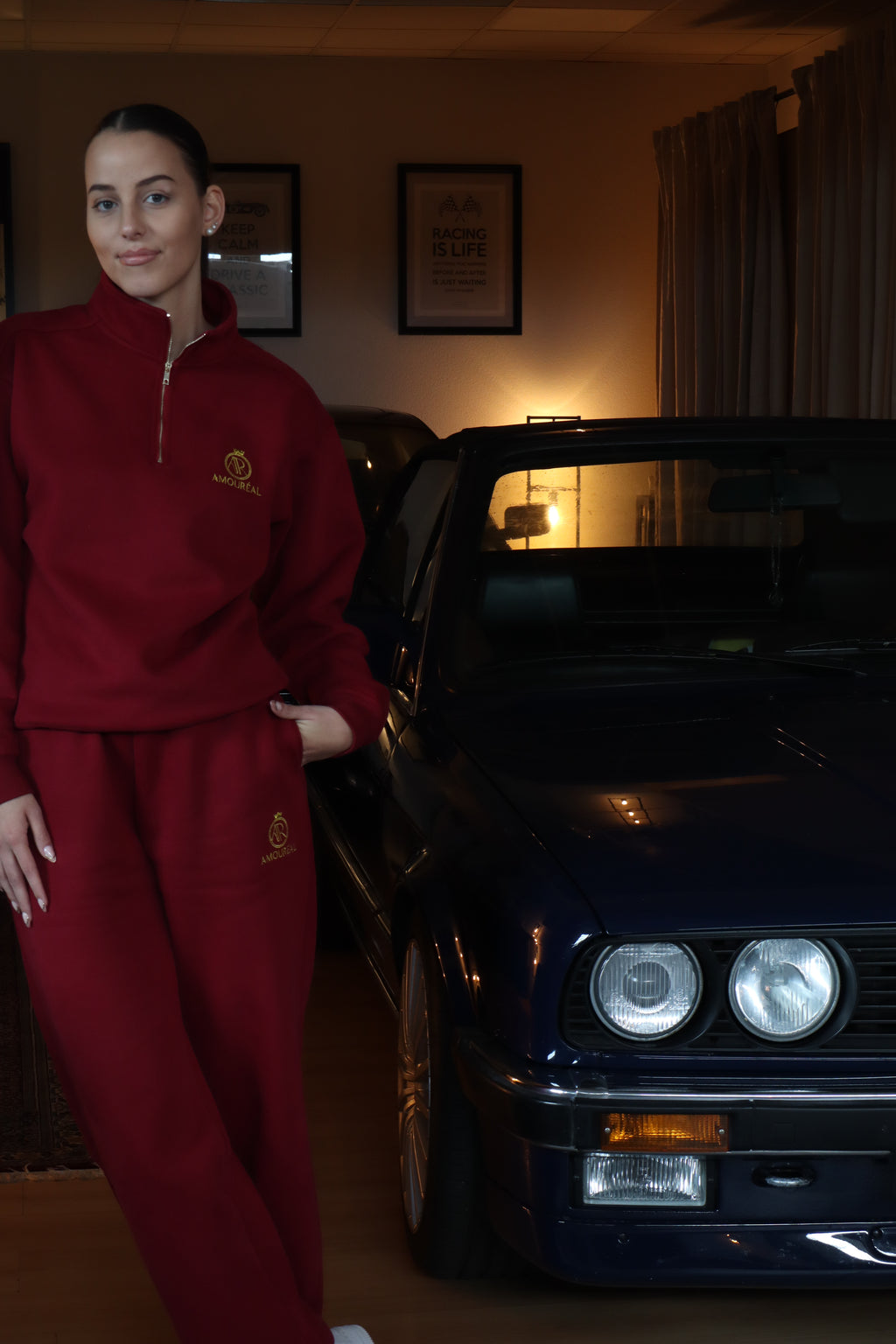 OPEN LEG JOGGER WINE RED